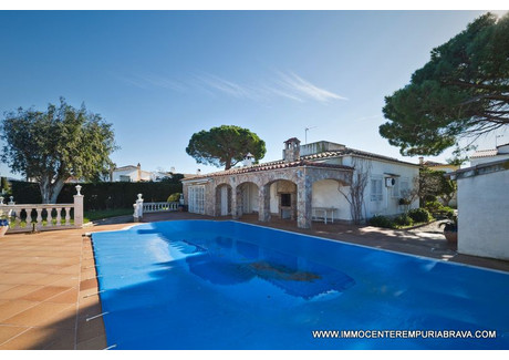 Dom na sprzedaż - Empuriabrava, Hiszpania, 232 m², 2 155 857 USD (8 688 102 PLN), NET-82548389