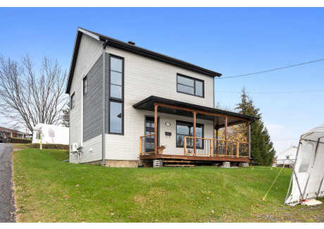 Dom na sprzedaż - 399 Av. Ste-Brigitte, Sainte-Brigitte-de-Laval, QC G0A3K0, CA Sainte-Brigitte-De-Laval, Kanada, 113 m², 249 350 USD (1 034 801 PLN), NET-101865846