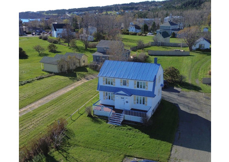 Dom na sprzedaż - 106 Route 132 O., Percé, QC G0C2L0, CA Percé, Kanada, 132 m², 213 769 USD (876 452 PLN), NET-88463032