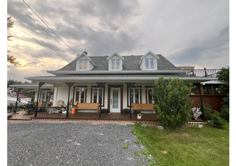 Dom na sprzedaż - 12 Rue St-André, Métabetchouan/Lac-à-la-Croix, QC G8G1A1, CA Métabetchouan/lac-À-La-Croix, Kanada, 199 m², 397 670 USD (1 531 028 PLN), NET-99324836