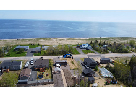 Dom na sprzedaż - 956 Rue Bell, Sept-Îles, QC G0G1L0, CA Sept-Îles, Kanada, 34 m², 173 032 USD (704 239 PLN), NET-98571446