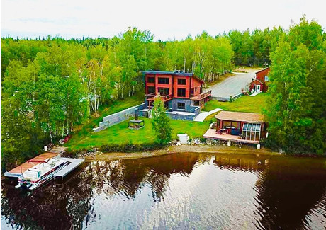 Dom na sprzedaż - 34 Ch. de la Baie-Queylus, Chibougamau, QC G8P0A8, CA Chibougamau, Kanada, 238 m², 535 633 USD (2 180 027 PLN), NET-88436299