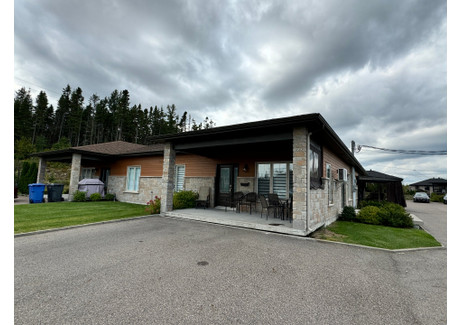 Mieszkanie na sprzedaż - 1984 Rue du Domaine-du-Vignoble, Chicoutimi, QC G7H0N6, CA Chicoutimi, Kanada, 142 m², 222 452 USD (912 055 PLN), NET-103057720