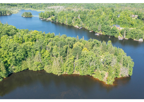 Działka na sprzedaż - 79 Mtée Jean-Marc, Lac-Sainte-Marie, QC J0X1Z0, CA Lac-Sainte-Marie, Kanada, 11 613 m², 648 774 USD (2 491 293 PLN), NET-98962153