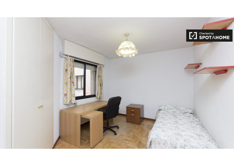 Pokój do wynajęcia - Madrid, Hiszpania, 120 m², 372 USD (1527 PLN), NET-78322046