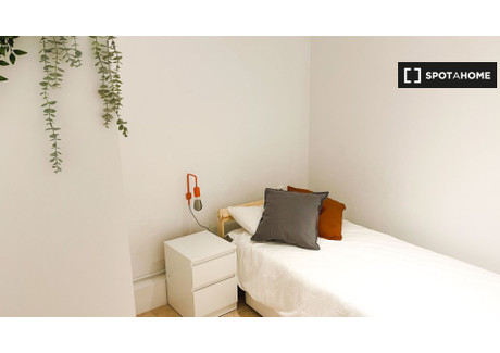 Pokój do wynajęcia - Barcelona, Hiszpania, 120 m², 451 USD (1812 PLN), NET-86446172