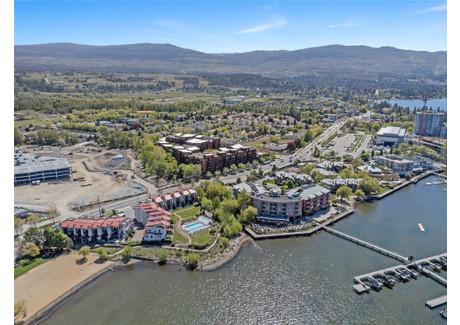 Dom na sprzedaż - 3756 Lakeshore Drive Kelowna, Kanada, 160,35 m², 1 457 865 USD (5 714 833 PLN), NET-101146432