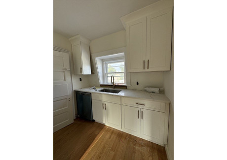 Mieszkanie do wynajęcia - 5 Bonair Street Somerville, Usa, 69,68 m², 3400 USD (13 022 PLN), NET-100861031