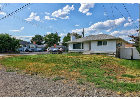 Dom na sprzedaż - 852 RENFREW AVE North Kamloops, Kanada, 181,53 m², 481 854 USD (1 855 136 PLN), NET-100225570