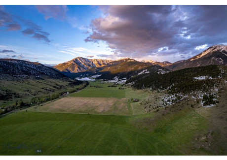 Działka na sprzedaż - NHN Suce Creek Road, Park County, MT Livingston, Usa, 363 569,6 m², 3 875 000 USD (15 771 250 PLN), NET-97965075