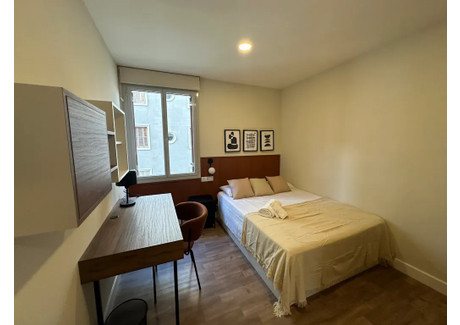 Mieszkanie do wynajęcia - Carrer de Muntaner Barcelona, Hiszpania, 196 m², 867 USD (3599 PLN), NET-100704936