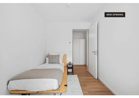 Mieszkanie do wynajęcia - Lisa-Fittko-Straße Berlin, Niemcy, 90 m², 938 USD (3602 PLN), NET-100975364