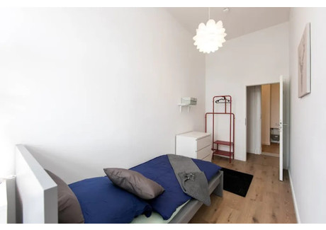 Mieszkanie do wynajęcia - Dominicusstraße Berlin, Niemcy, 80 m², 747 USD (2920 PLN), NET-101123594