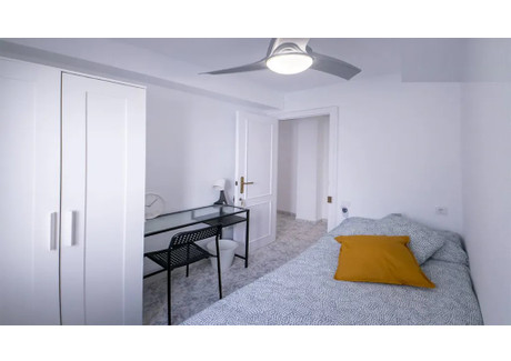 Mieszkanie do wynajęcia - Carrer Germans Villalonga Valencia, Hiszpania, 95 m², 283 USD (1176 PLN), NET-101355143