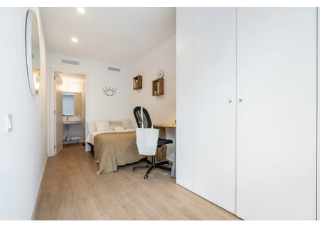 Mieszkanie do wynajęcia - Carrer de Benavent Barcelona, Hiszpania, 100 m², 1106 USD (4525 PLN), NET-101381535