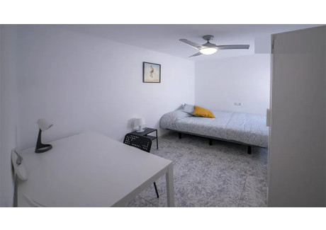 Mieszkanie do wynajęcia - Carrer Germans Villalonga Valencia, Hiszpania, 95 m², 355 USD (1422 PLN), NET-101411091