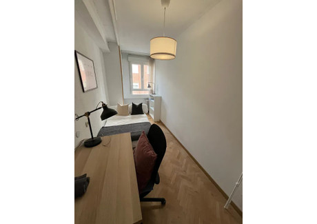 Mieszkanie do wynajęcia - Calle de Fernández de los Ríos Madrid, Hiszpania, 134 m², 828 USD (3437 PLN), NET-101411856