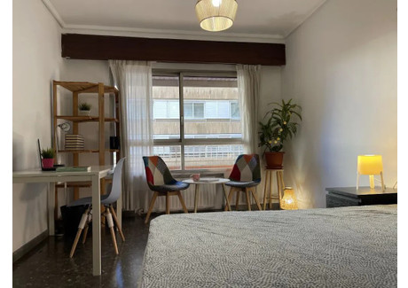 Mieszkanie do wynajęcia - Carrer de Jaume Roig Valencia, Hiszpania, 293 m², 584 USD (2340 PLN), NET-101735869