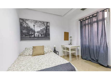 Mieszkanie do wynajęcia - Carrer de la Pau Valencia, Hiszpania, 175 m², 388 USD (1611 PLN), NET-101887986