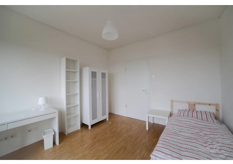 Mieszkanie do wynajęcia - Erika-Mann-Straße Munich, Niemcy, 146 m², 973 USD (3980 PLN), NET-102132806