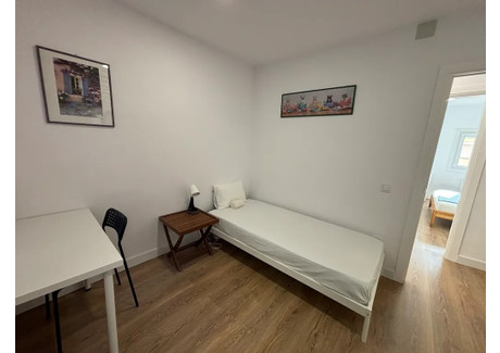 Mieszkanie do wynajęcia - Carrer del Cadí Barcelona, Hiszpania, 77 m², 549 USD (2277 PLN), NET-102549077