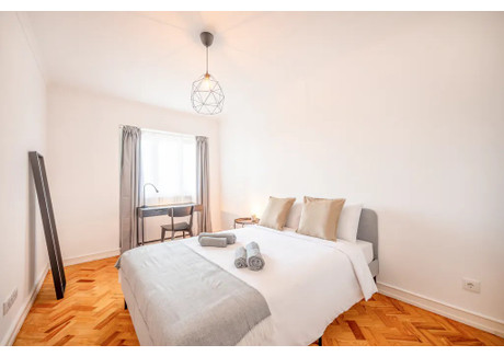 Mieszkanie do wynajęcia - Rua Barão de Sabrosa Lisbon, Portugalia, 88 m², 616 USD (2525 PLN), NET-102822173