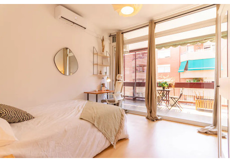 Mieszkanie do wynajęcia - Carrer de Rocafort Barcelona, Hiszpania, 65 m², 912 USD (3811 PLN), NET-94186467