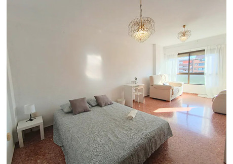 Mieszkanie do wynajęcia - Calle de Carcagente Valencia, Hiszpania, 120 m², 538 USD (2118 PLN), NET-94431688