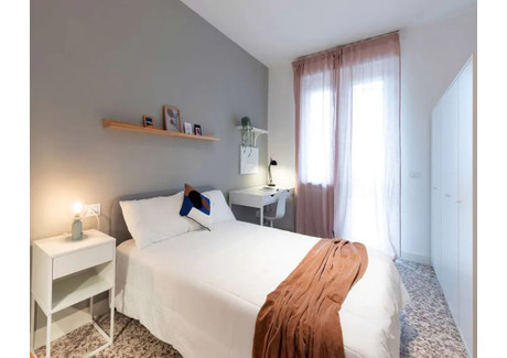 Mieszkanie do wynajęcia - Piazza Giosuè Carducci Turin, Włochy, 70 m², 627 USD (2470 PLN), NET-95549707