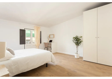 Mieszkanie do wynajęcia - Carrer del Rec Comtal Barcelona, Hiszpania, 90 m², 962 USD (3790 PLN), NET-95549777