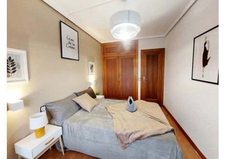 Mieszkanie do wynajęcia - Calle de Beatriz de Bobadilla Madrid, Hiszpania, 190 m², 643 USD (2592 PLN), NET-95865111