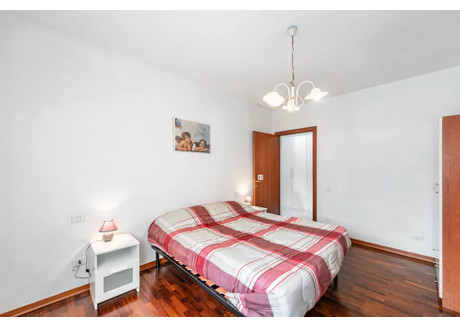 Mieszkanie do wynajęcia - Via Decumana Bologna, Włochy, 65 m², 1242 USD (5155 PLN), NET-96040083