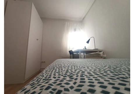 Mieszkanie do wynajęcia - Calle de Benalmádena Madrid, Hiszpania, 110 m², 506 USD (2070 PLN), NET-96108460