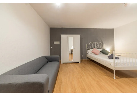 Mieszkanie do wynajęcia - Calle de Fuencarral Madrid, Hiszpania, 200 m², 710 USD (2797 PLN), NET-96158712
