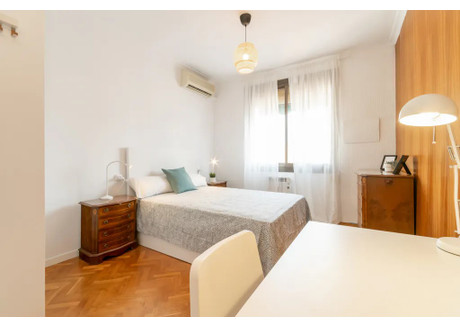 Mieszkanie do wynajęcia - Carrer de la Indústria Barcelona, Hiszpania, 80 m², 849 USD (3319 PLN), NET-96319475