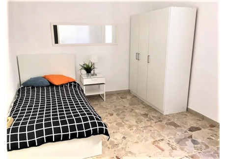 Mieszkanie do wynajęcia - Via della Colonna Florence, Włochy, 130 m², 736 USD (2825 PLN), NET-96502655