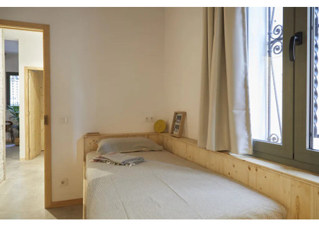 Mieszkanie do wynajęcia - Carrer de l'Encarnació Barcelona, Hiszpania, 140 m², 998 USD (3913 PLN), NET-96542798