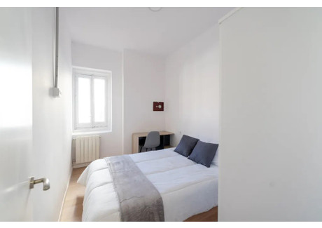 Mieszkanie do wynajęcia - Calle del Conde de Aranda Madrid, Hiszpania, 300 m², 813 USD (3218 PLN), NET-96586728