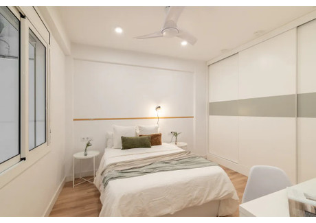 Mieszkanie do wynajęcia - Carrer de Balmes Barcelona, Hiszpania, 120 m², 686 USD (2702 PLN), NET-96783320