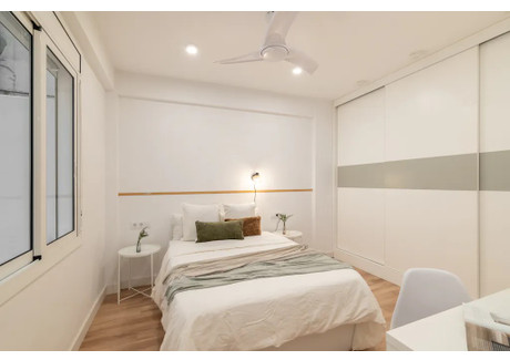 Mieszkanie do wynajęcia - Carrer de Balmes Barcelona, Hiszpania, 120 m², 737 USD (2888 PLN), NET-96783320