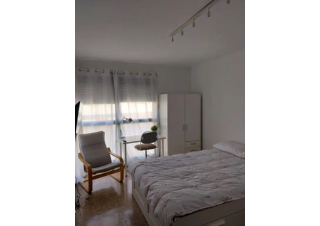 Mieszkanie do wynajęcia - Calle Olivereta Valencia, Hiszpania, 85 m², 407 USD (1636 PLN), NET-96810843