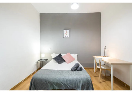 Mieszkanie do wynajęcia - Calle de Mesonero Romanos Madrid, Hiszpania, 180 m², 664 USD (2616 PLN), NET-96840421