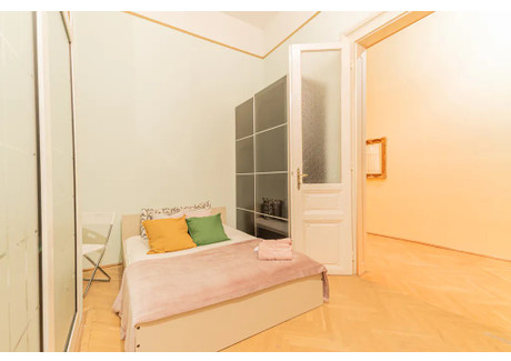 Mieszkanie do wynajęcia - Liszt Ferenc tér Budapest, Węgry, 100 m², 405 USD (1587 PLN), NET-96840591