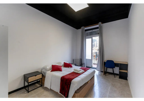 Mieszkanie do wynajęcia - Calle de Sagasta Madrid, Hiszpania, 320 m², 858 USD (3501 PLN), NET-96875614
