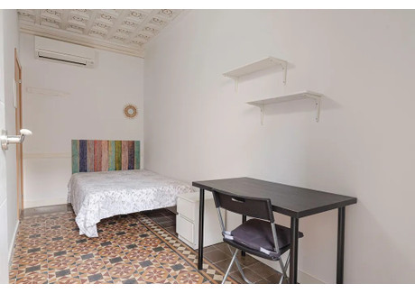 Mieszkanie do wynajęcia - Carrer de Santa Anna Barcelona, Hiszpania, 250 m², 867 USD (3485 PLN), NET-96957348