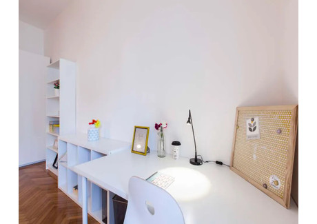 Mieszkanie do wynajęcia - Viale Emilio Caldara Milan, Włochy, 170 m², 1075 USD (4235 PLN), NET-96958125