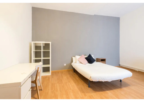 Mieszkanie do wynajęcia - Calle de Fuencarral Madrid, Hiszpania, 200 m², 650 USD (2560 PLN), NET-96958158