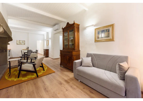 Mieszkanie do wynajęcia - Via dell'Osteria del Guanto Florence, Włochy, 80 m², 6444 USD (25 388 PLN), NET-96958197