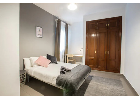 Mieszkanie do wynajęcia - Calle de la Colegiata Madrid, Hiszpania, 150 m², 812 USD (3239 PLN), NET-97111453