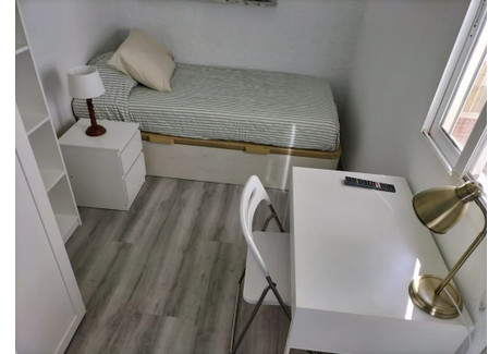 Mieszkanie do wynajęcia - Carrer Tramoyeres Valencia, Hiszpania, 90 m², 333 USD (1277 PLN), NET-97197923